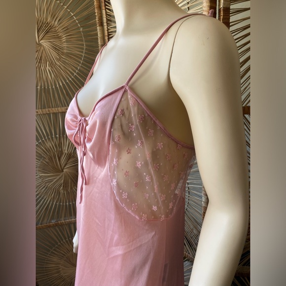 Vintage 70s Pink Nightgown with Sheer Floral Lace and Keyhole The Fashion Place - Picture 6 of 14